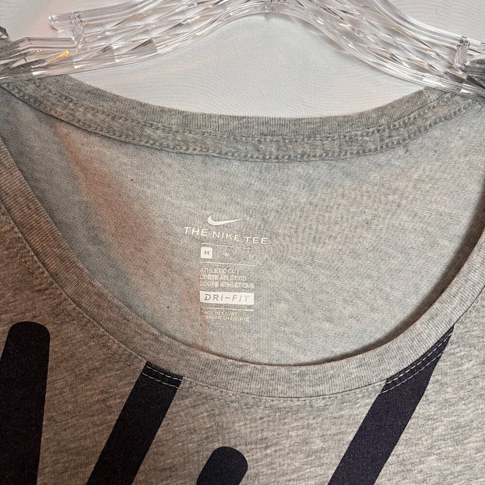 Women's Nike Dri Fit Grey Scoop neck Short sleeve T shirt Size M - Picture 3 of 4